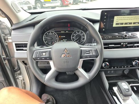 New 2026 Mitsubishi Outlander ES image 14