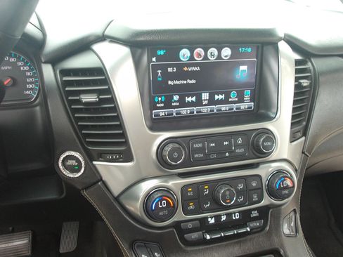 Used 2016 Chevrolet Suburban LT w/ Luxury Package RWD image 18
