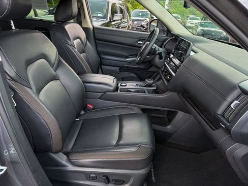 Certified 2024 Nissan Pathfinder SL AWD/4WD image 10