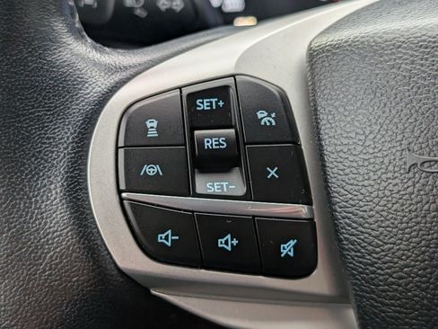 Used 2023 Ford Explorer XLT w/ Equipment Group 202A AWD/4WD image 26