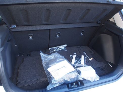 Used 2025 Hyundai Venue SE image 14