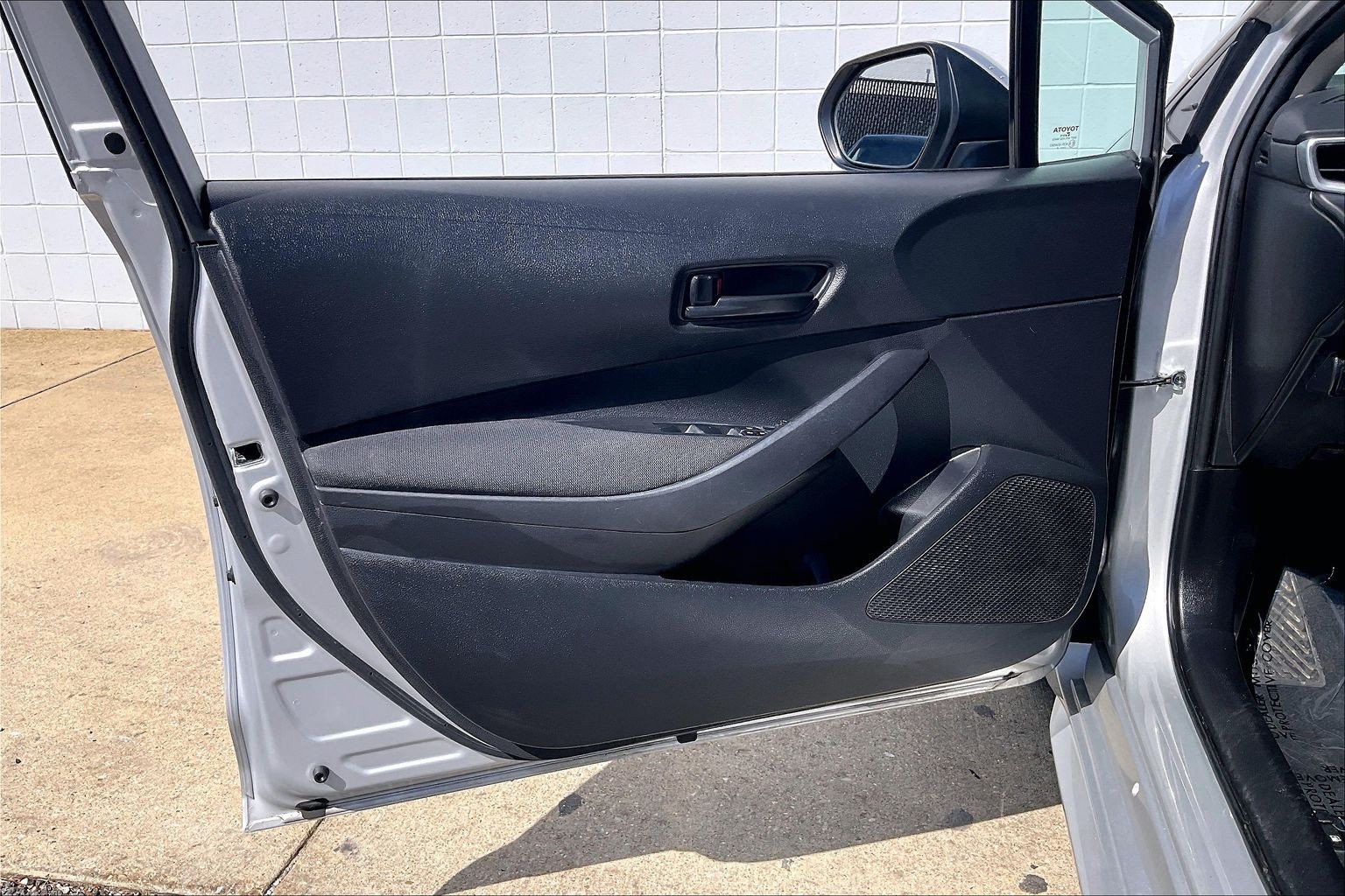 Used 2024 Toyota Corolla LE FWD image 27