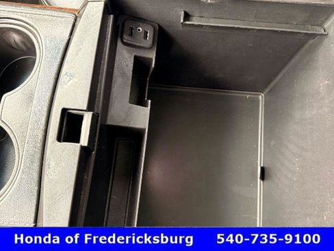 Used 2018 Chevrolet Suburban LT w/ Luxury Package image 32