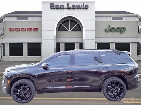 Used 2026 Chevrolet Traverse RS w/ LPO, Floor Liner Package AWD/4WD image 1