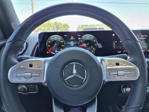 Used 2023 Mercedes-Benz GLB 250 image 25