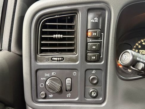 Used 2004 GMC Sierra 2500 SLE w/ Skid Plate Package AWD/4WD image 24