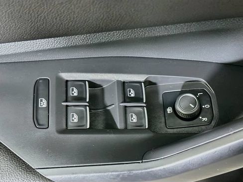 Certified 2025 Volkswagen Jetta S FWD image 17