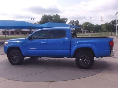 Used 2021 Toyota Tacoma SR5 AWD/4WD image 13