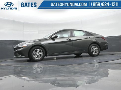 New 2026 Hyundai Elantra SE FWD image 40