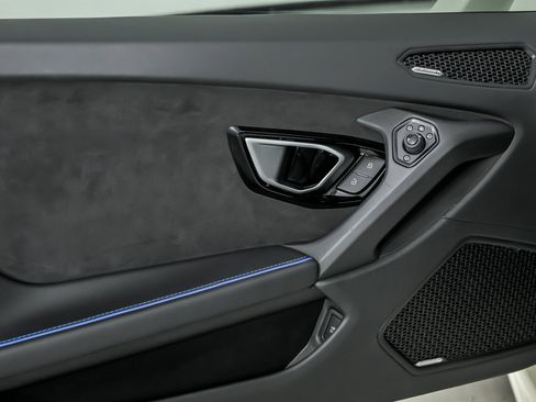 Used 2020 Lamborghini Huracan EVO image 21