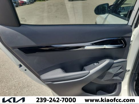Certified 2025 Kia Seltos S FWD image 12