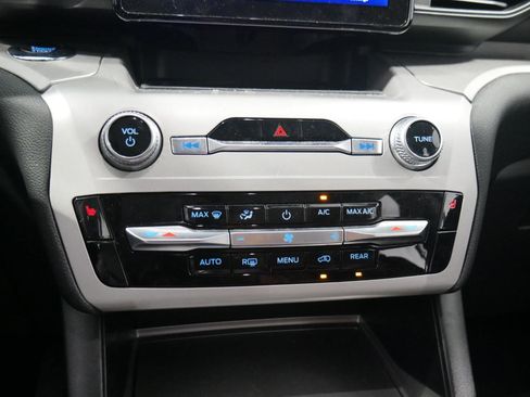 Certified 2022 Ford Explorer XLT w/ Class IV Trailer Tow Package image 24