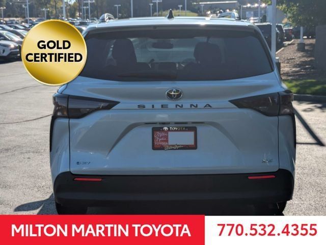 Certified 2026 Toyota Sienna XLE FWD image 5