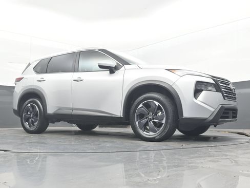 Used 2025 Nissan Rogue SV FWD image 27