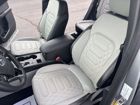 Used 2023 Ford Escape Platinum w/ Premium Technology Package image 45