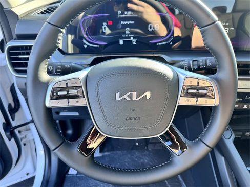 New 2025 Kia Telluride S image 14
