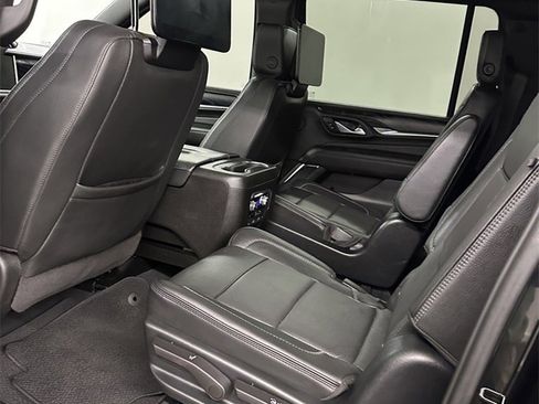 Used 2023 GMC Yukon XL Denali image 30