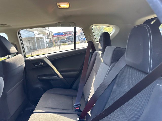 Used 2018 Toyota RAV4 XLE FWD image 16