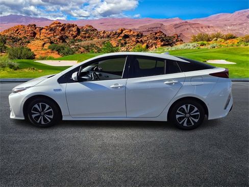 Used 2017 Toyota Prius Prime Advanced image 7