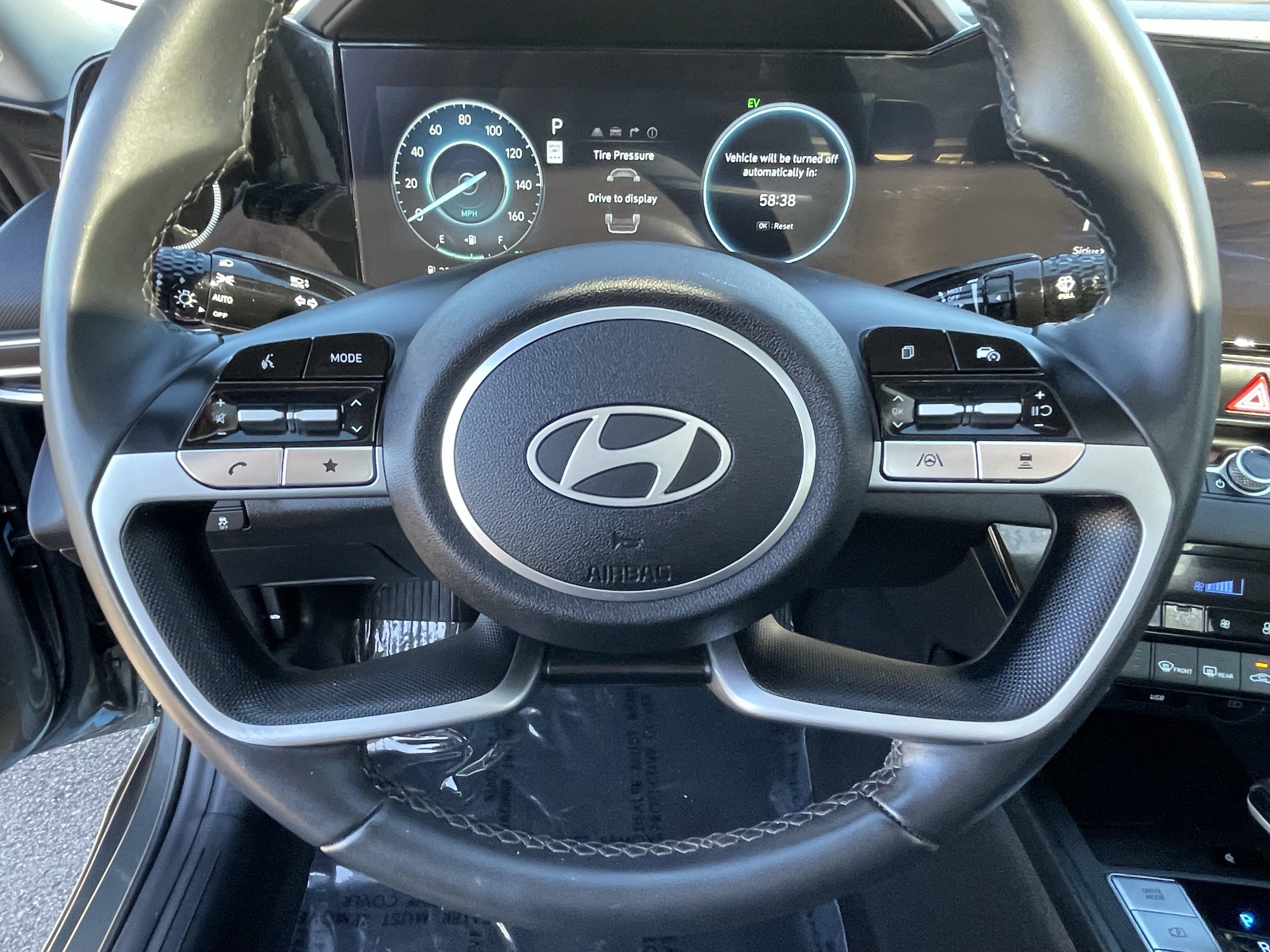 Certified 2025 Hyundai Elantra Limited FWD image 21