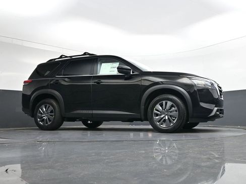 Used 2025 Nissan Pathfinder SV image 28