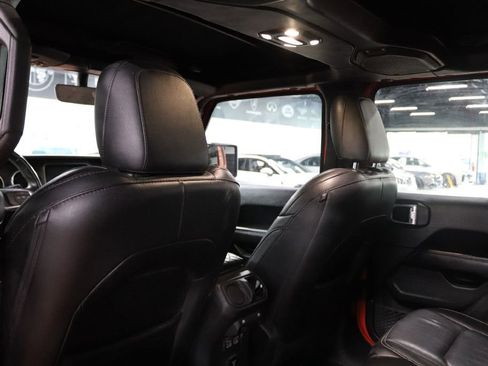 Used 2019 Jeep Wrangler Unlimited Sahara image 17