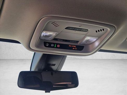 Used 2021 Chevrolet Traverse Premier AWD/4WD image 19