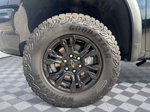 Used 2025 Chevrolet Silverado 1500 ZR2 w/ Technology Package AWD/4WD image 13