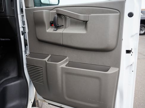 Used 2022 GMC Savana 2500 w/ Driver Convenience Package image 10