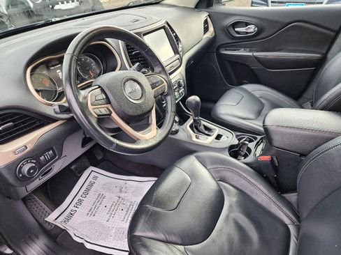 Used 2016 Jeep Cherokee Limited image 9