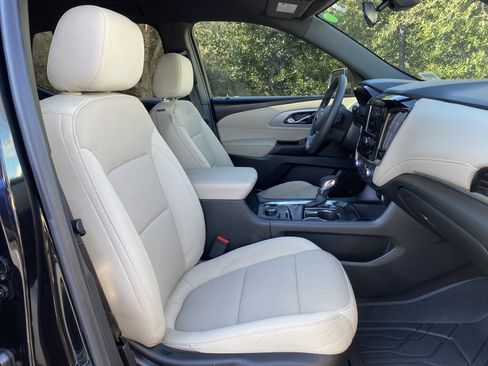 Used 2023 Chevrolet Traverse LS image 34