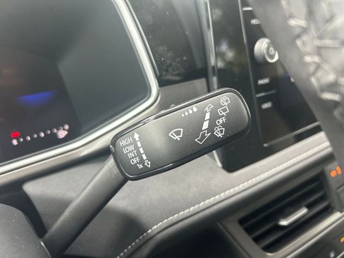 New 2026 Volkswagen Taos SE image 20