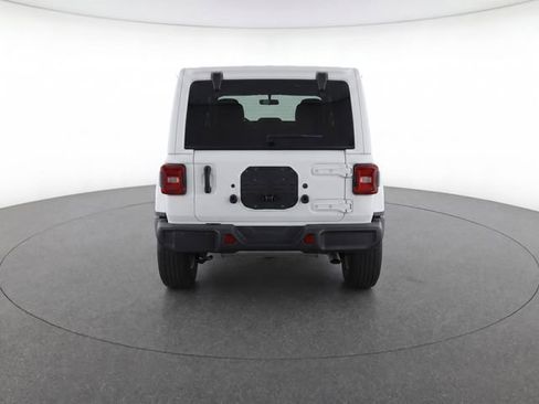 Used 2020 Jeep Wrangler Unlimited Sahara AWD/4WD image 7