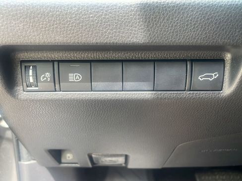 Used 2020 Toyota RAV4 XLE w/ Convenience Package AWD/4WD image 16