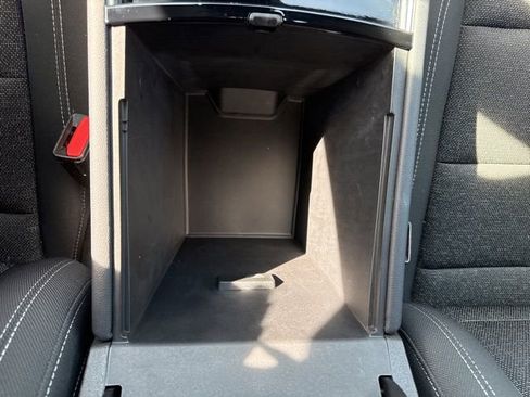 Used 2025 Chevrolet Traverse LT image 35