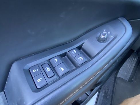 Used 2023 Jeep Grand Cherokee L Laredo image 16