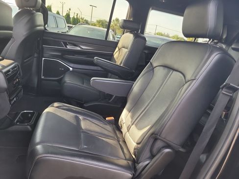 Used 2024 Jeep Wagoneer Series II AWD/4WD image 13