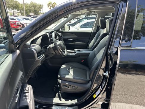 Used 2024 Toyota Grand Highlander FWD image 2