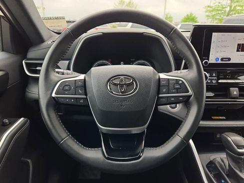 Used 2025 Toyota Highlander XSE AWD/4WD image 25