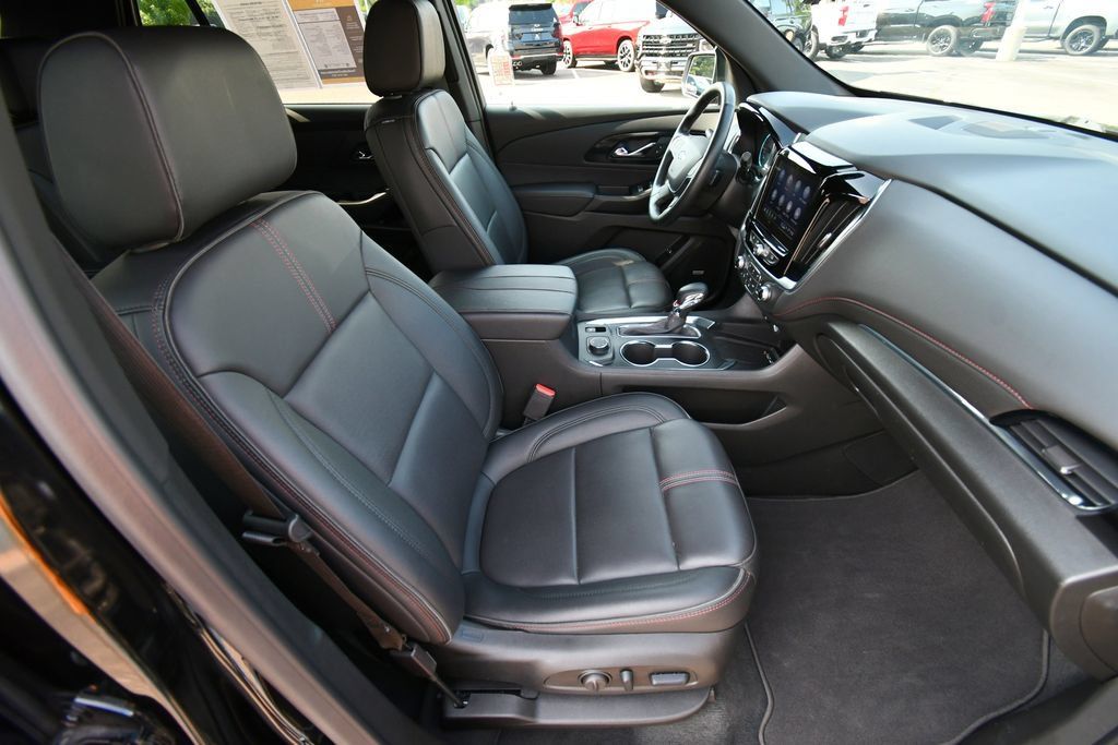 Used 2024 Chevrolet Traverse RS AWD/4WD image 21