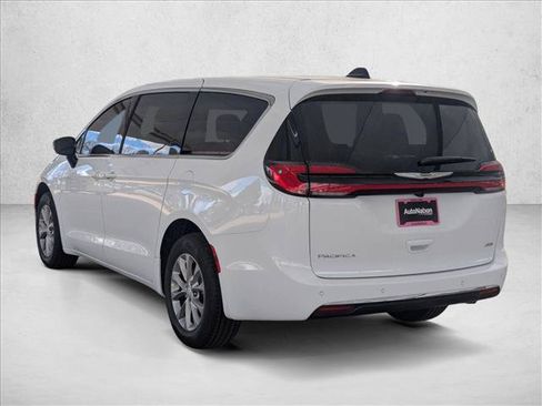 New 2026 Chrysler Pacifica Select AWD/4WD image 9