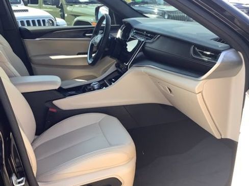 Certified 2023 Jeep Grand Cherokee Limited AWD/4WD image 23