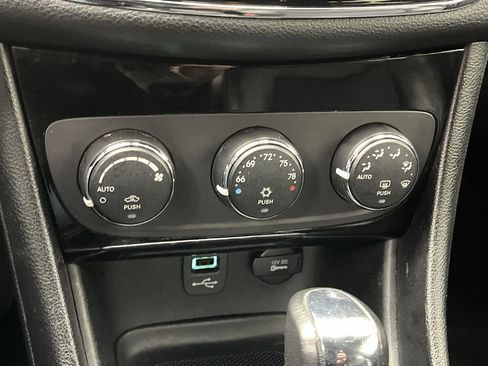 Used 2012 Chrysler 200 S image 16