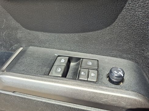 Used 2021 Toyota Tacoma SR5 AWD/4WD image 13