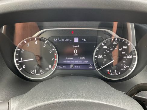 Used 2021 Nissan Titan SV w/ SV Convenience Package image 12