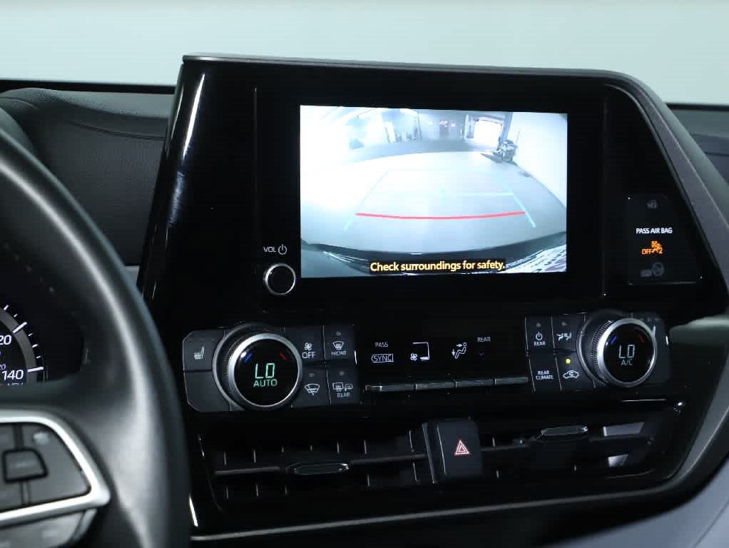 Used 2024 Toyota Highlander XLE AWD/4WD image 30
