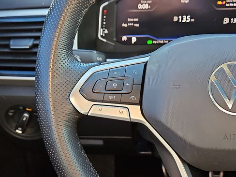 Used 2022 Volkswagen Atlas SEL Premium image 18