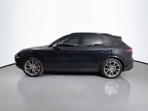 Certified 2022 Porsche Cayenne Platinum Edition w/ Premium Package Plus AWD/4WD image 2