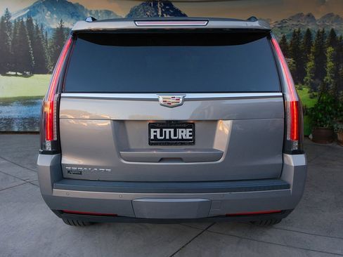 Used 2019 Cadillac Escalade Luxury image 6