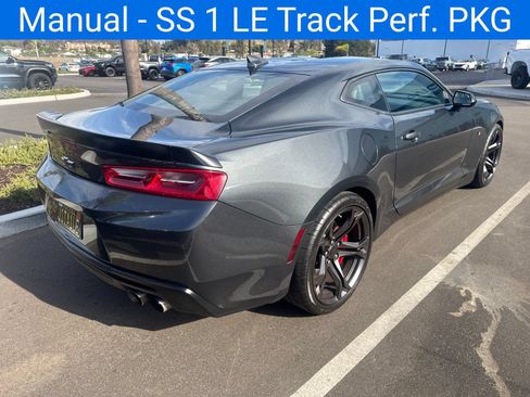 Used 2018 Chevrolet Camaro SS RWD image 22